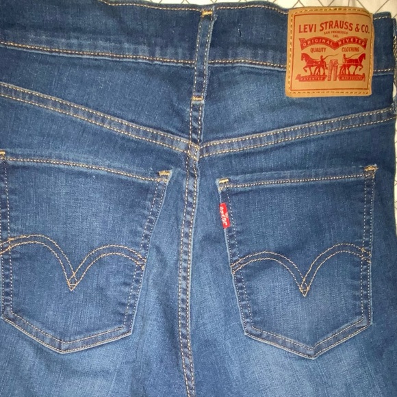 Size 28 Levi’s Mile High regular length denim.. 29 inch length - Picture 4 of 9